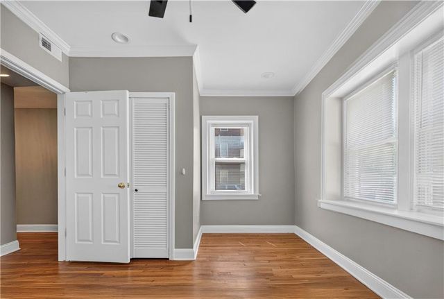 212 Emanual Cleaver Boulevard E, Kansas City, MO 64112