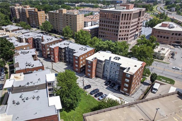 212 Emanual Cleaver Boulevard E, Kansas City, MO 64112