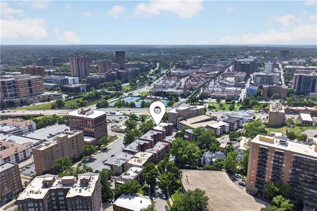 212 Emanual Cleaver Boulevard E, Kansas City, MO 64112