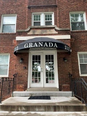 212 Emanual Cleaver Boulevard E, Kansas City, MO 64112