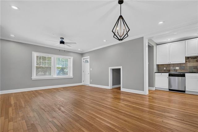 212 Emanual Cleaver Boulevard E, Kansas City, MO 64112
