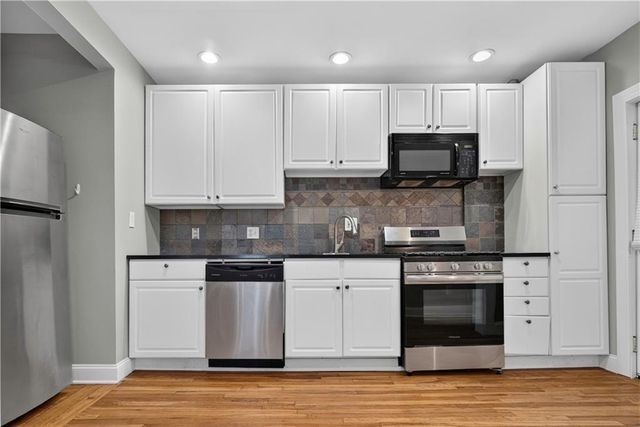 212 Emanual Cleaver Boulevard E, Kansas City, MO 64112