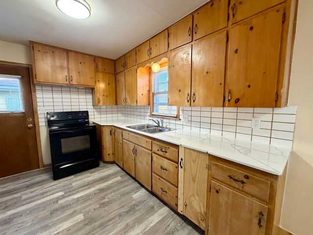 1826 W Webb Ave, El Dorado, KS 67042