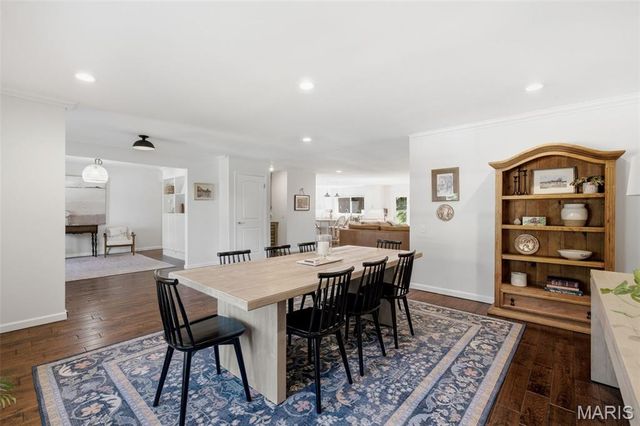 2340 Fairoyal Drive, Des Peres, MO 63131