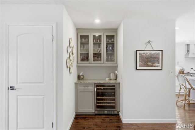2340 Fairoyal Drive, Des Peres, MO 63131