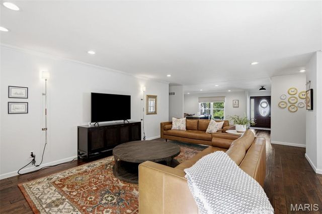 2340 Fairoyal Drive, Des Peres, MO 63131