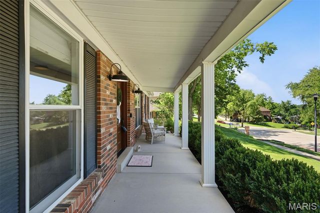 2340 Fairoyal Drive, Des Peres, MO 63131