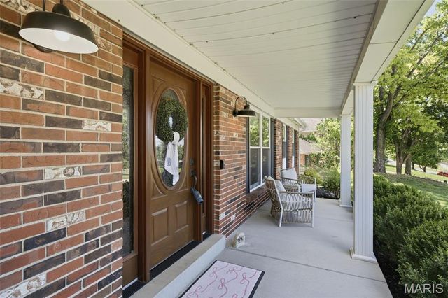 2340 Fairoyal Drive, Des Peres, MO 63131
