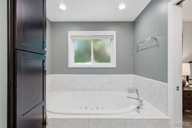 2340 Fairoyal Drive, Des Peres, MO 63131