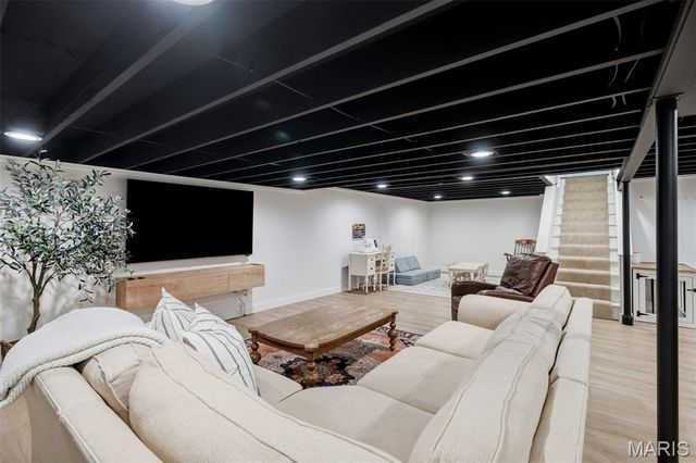 2340 Fairoyal Drive, Des Peres, MO 63131
