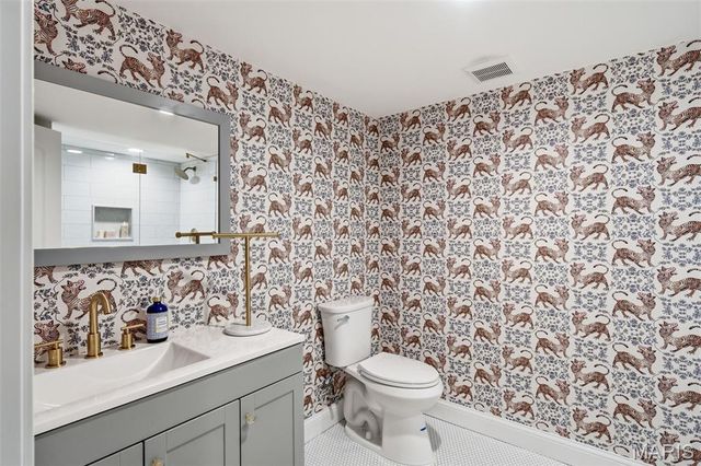 2340 Fairoyal Drive, Des Peres, MO 63131