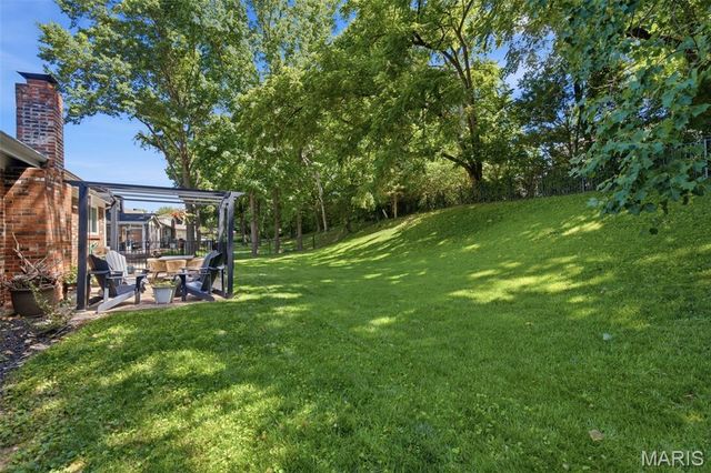 2340 Fairoyal Drive, Des Peres, MO 63131