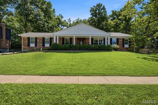 2340 Fairoyal Drive, Des Peres, MO 63131