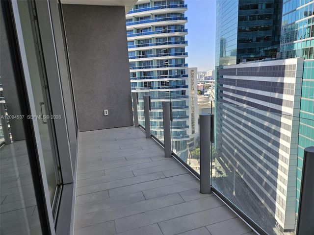 300 Biscayne Boulevard Way 2208W, Miami, FL 33131