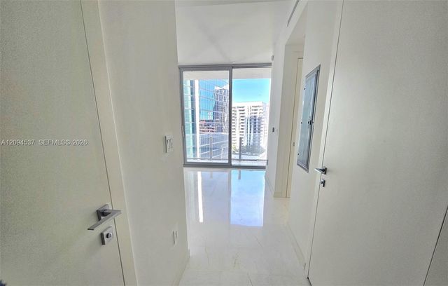 300 Biscayne Boulevard Way 2208W, Miami, FL 33131