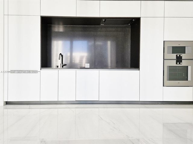 300 Biscayne Boulevard Way 2208W, Miami, FL 33131