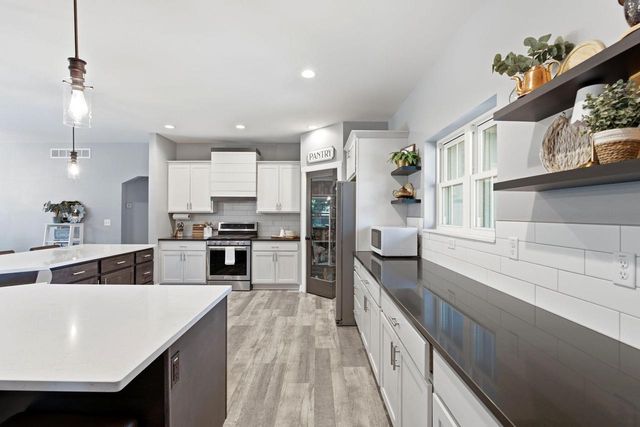 10027 Camelot DRIVE, Mount Pleasant, WI 53406