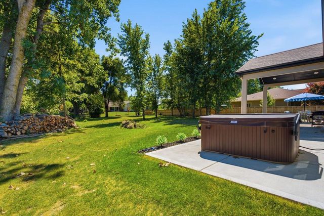 10027 Camelot DRIVE, Mount Pleasant, WI 53406