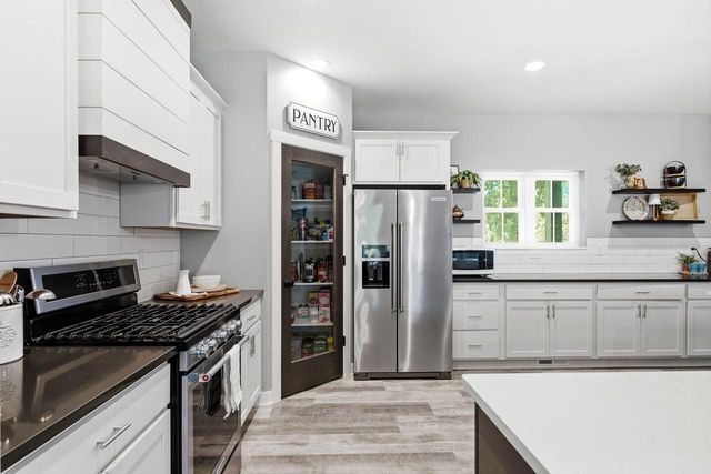 10027 Camelot DRIVE, Mount Pleasant, WI 53406