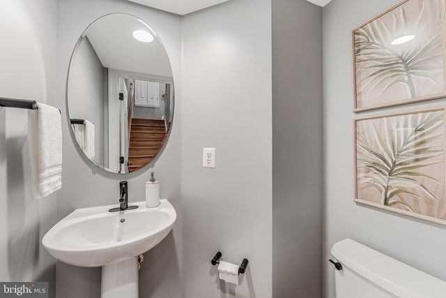 1318 N ADAMS CT, Arlington, VA 22201
