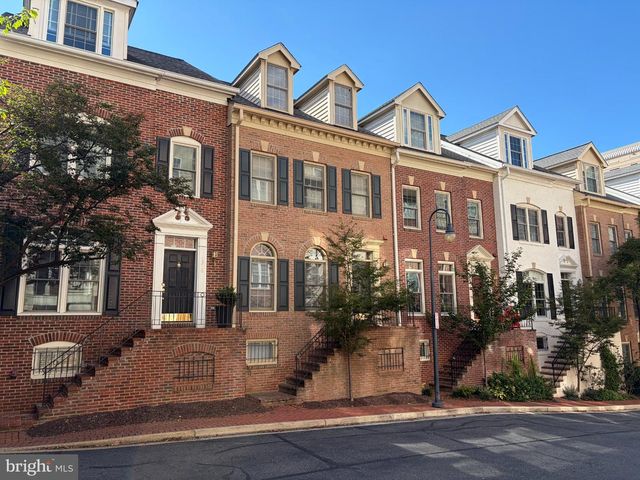 1318 N ADAMS CT, Arlington, VA 22201
