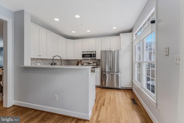 1318 N ADAMS CT, Arlington, VA 22201