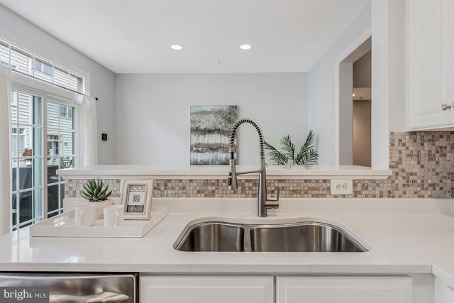 1318 N ADAMS CT, Arlington, VA 22201