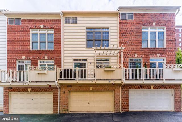 1318 N ADAMS CT, Arlington, VA 22201