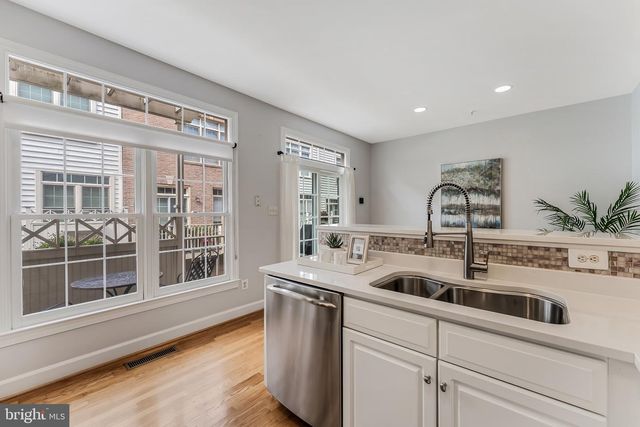 1318 N ADAMS CT, Arlington, VA 22201