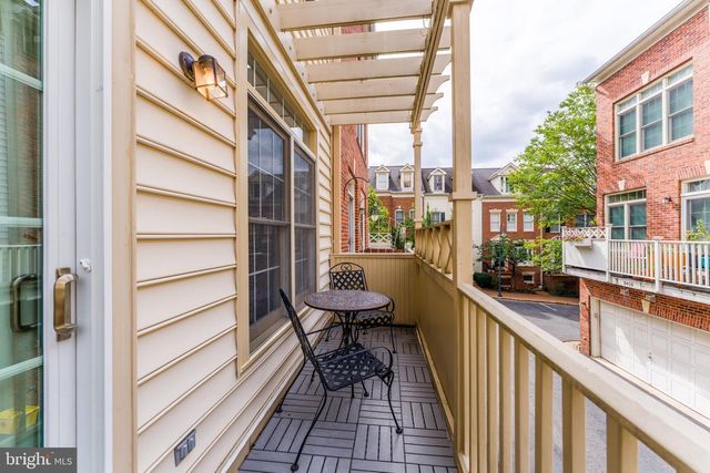 1318 N ADAMS CT, Arlington, VA 22201