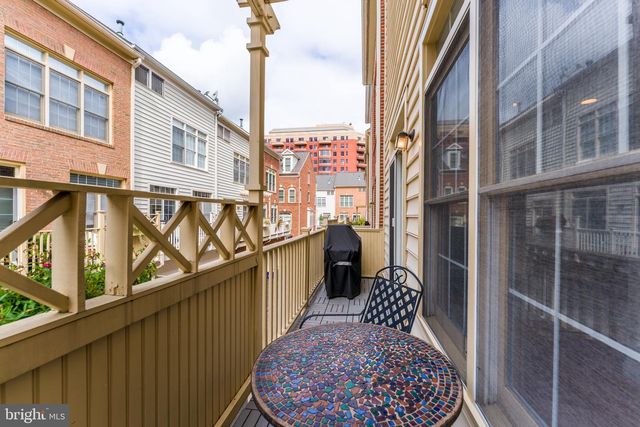 1318 N ADAMS CT, Arlington, VA 22201