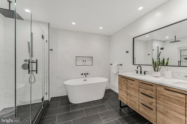 1318 N ADAMS CT, Arlington, VA 22201