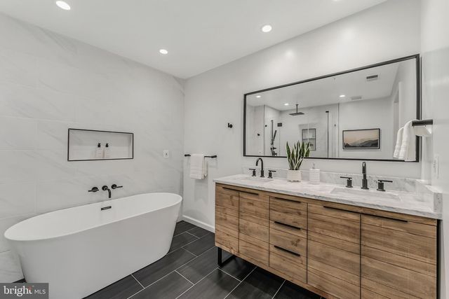 1318 N ADAMS CT, Arlington, VA 22201