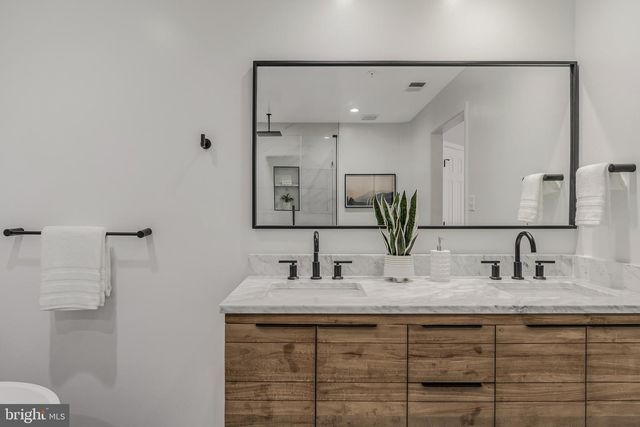 1318 N ADAMS CT, Arlington, VA 22201