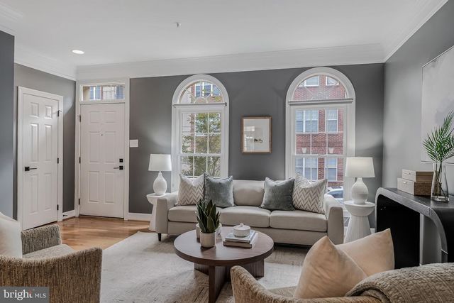 1318 N ADAMS CT, Arlington, VA 22201