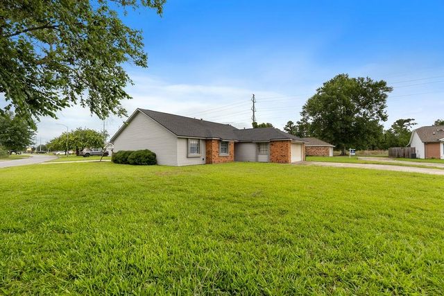 5688 Spanish Mission Court, Lake Charles, LA 70605
