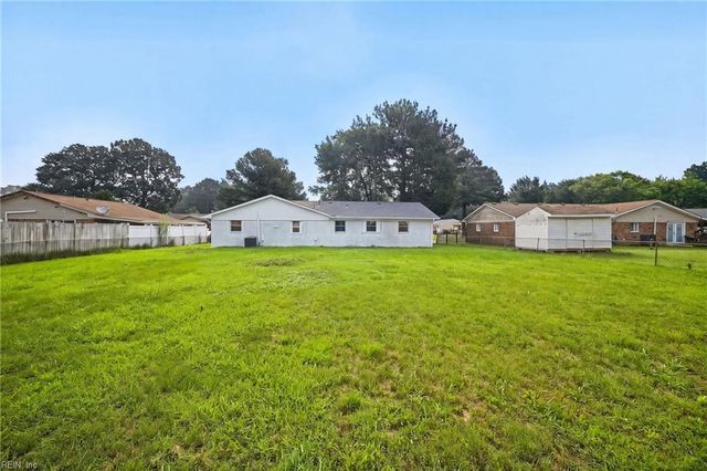 3512 Maori DR, Chesapeake, VA 23321