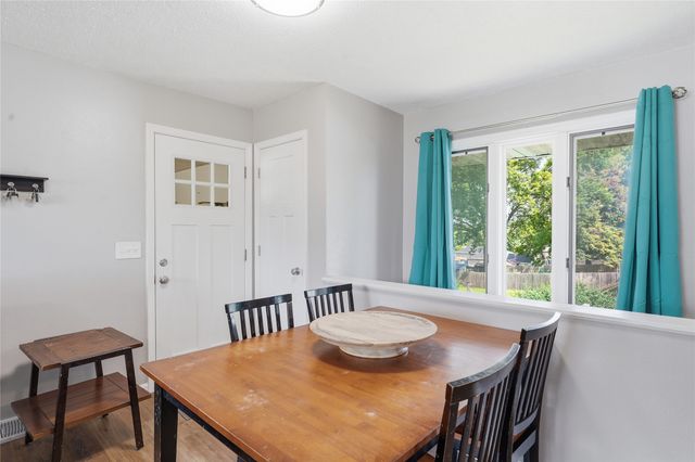 1500 W Salem Avenue, Indianola, IA 50125