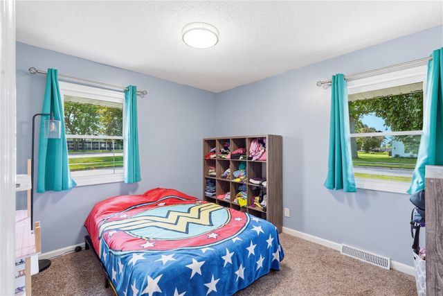 1500 W Salem Avenue, Indianola, IA 50125