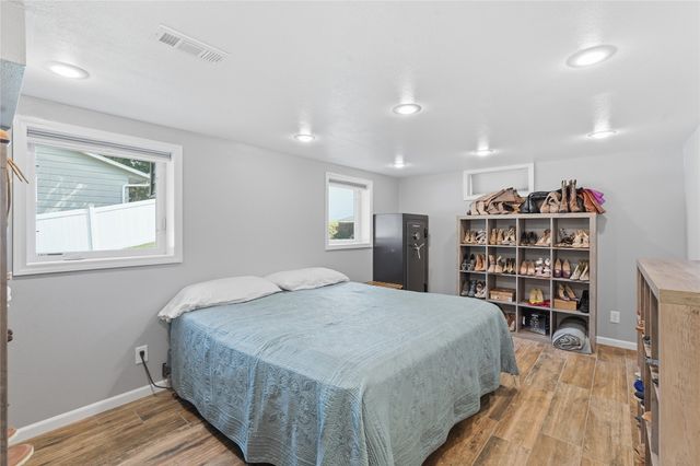 1500 W Salem Avenue, Indianola, IA 50125