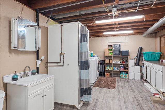 1500 W Salem Avenue, Indianola, IA 50125