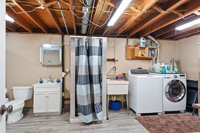 1500 W Salem Avenue, Indianola, IA 50125
