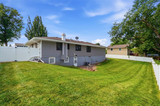 1500 W Salem Avenue, Indianola, IA 50125