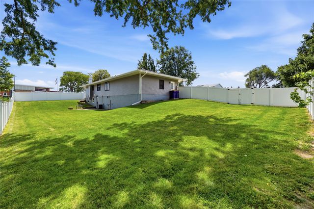 1500 W Salem Avenue, Indianola, IA 50125