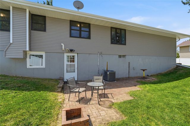 1500 W Salem Avenue, Indianola, IA 50125
