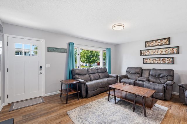 1500 W Salem Avenue, Indianola, IA 50125