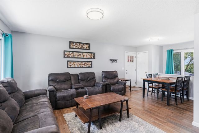 1500 W Salem Avenue, Indianola, IA 50125