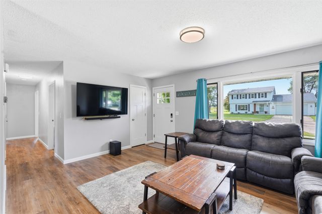 1500 W Salem Avenue, Indianola, IA 50125