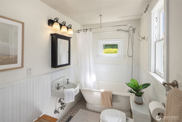 9213 25TH Avenue NE, Seattle, WA 98115