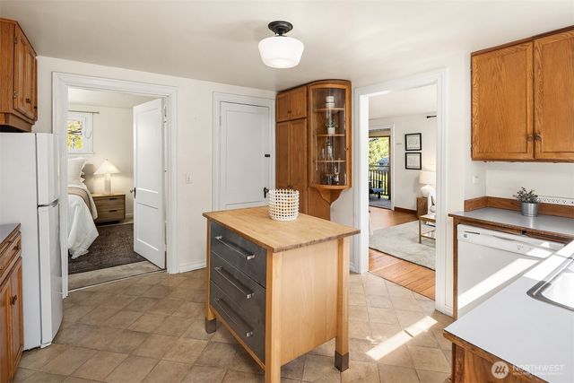 9213 25TH Avenue NE, Seattle, WA 98115